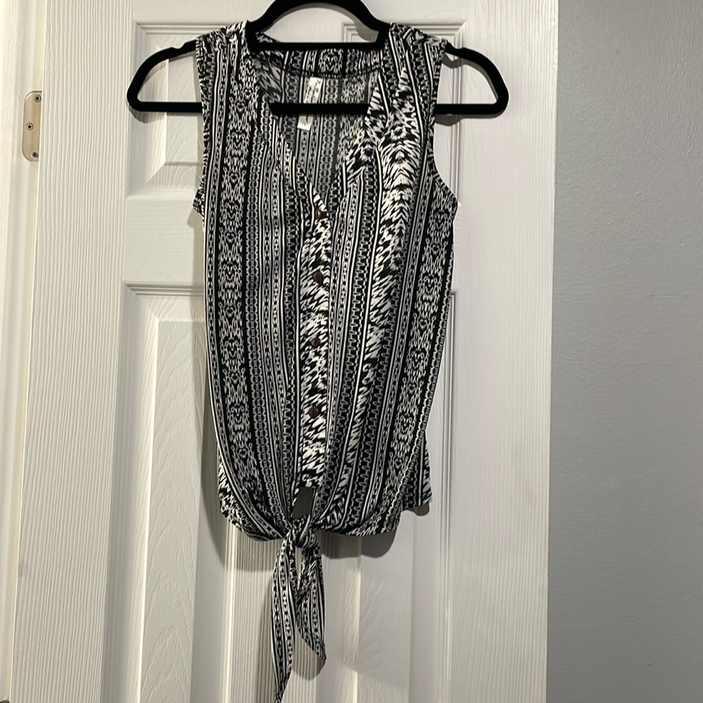 Black and white tank top with buttons and tie